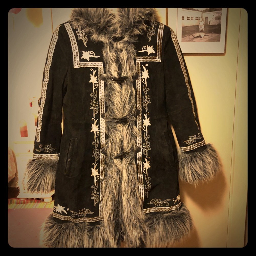 HOST PICK!🙀🤩😍3/30 Taut Black Genuine Leather Embroidered Fur Jacket